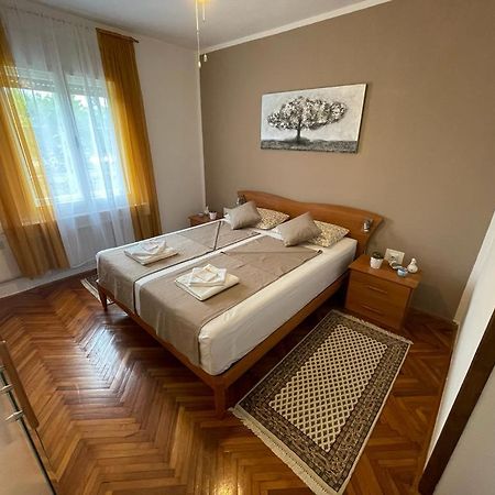 Apartman Pcelica Apartment Пула Екстериор снимка