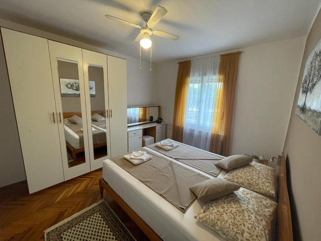Apartman Pcelica Apartment Пула Екстериор снимка