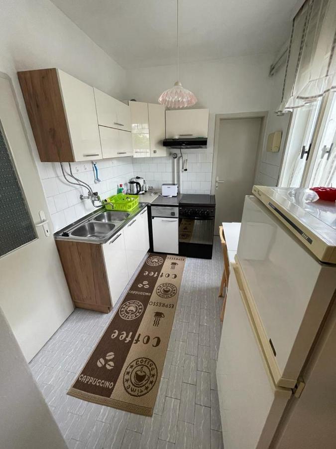 Apartman Pcelica Apartment Пула Екстериор снимка