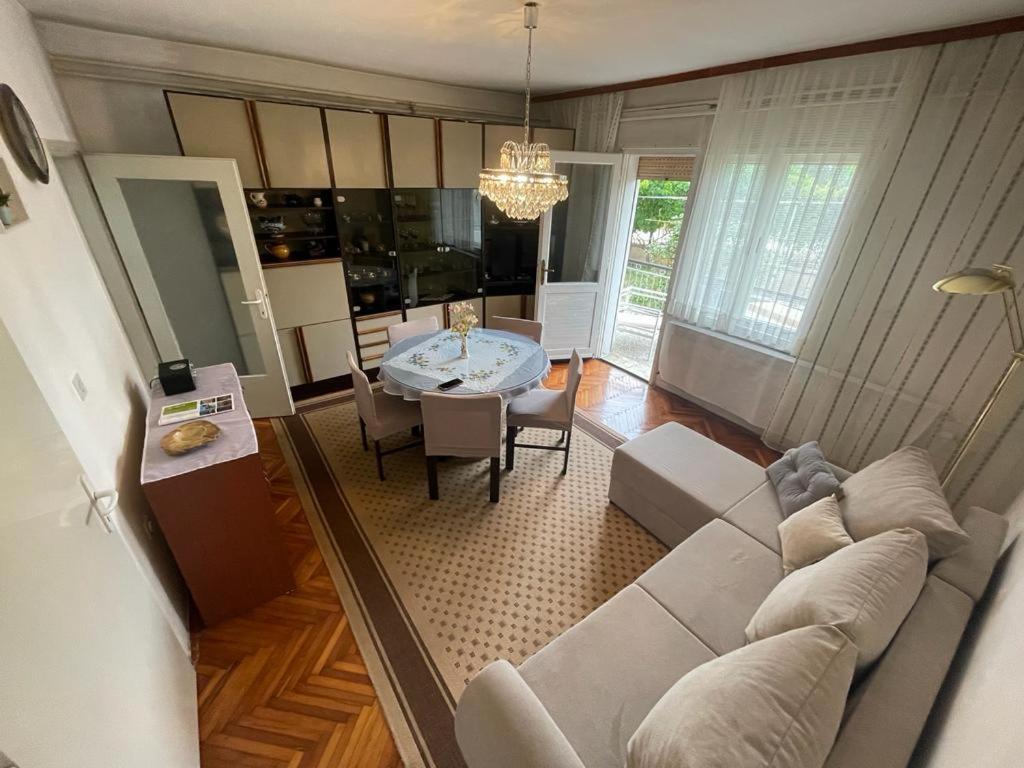 Apartman Pcelica Apartment Пула Екстериор снимка