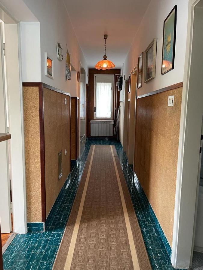 Apartman Pcelica Apartment Пула Екстериор снимка